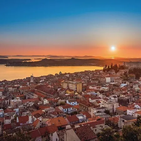 Unique 100 Y Old Dalmatian 3 Bedrooms House, Under Mountain, 14km Np Krka,30 Mins Drive To Holiday home *