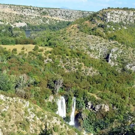 Unique 100 Y Old Dalmatian 3 Bedrooms House, Under Mountain, 14km Np Krka,30 Mins Drive To Holiday home Razvode