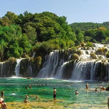 Unique 100 Y Old Dalmatian 3 Bedrooms House, Under Mountain, 14km Np Krka,30 Mins Drive To Holiday home Razvode